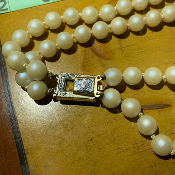 Vintage double strand faux pearls necklace - Picture 6 of 13